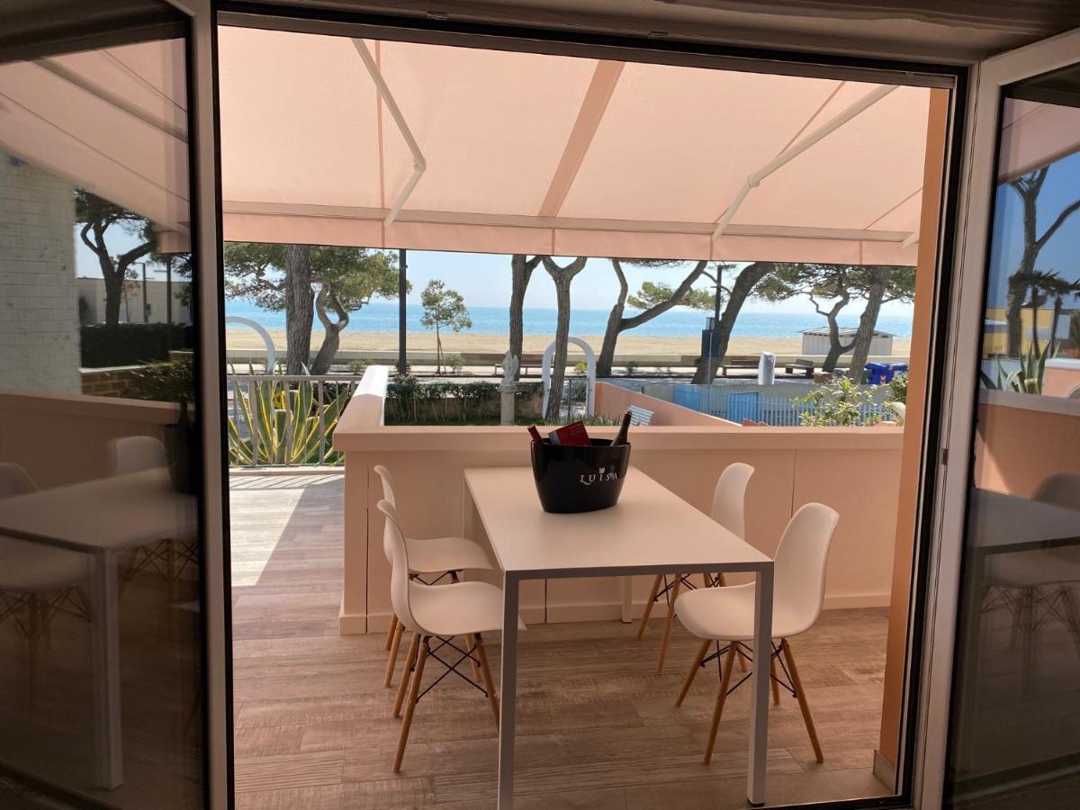 Appartamento Fronte Mare Villa Lory Lignano Sabbiadoro Exterior photo